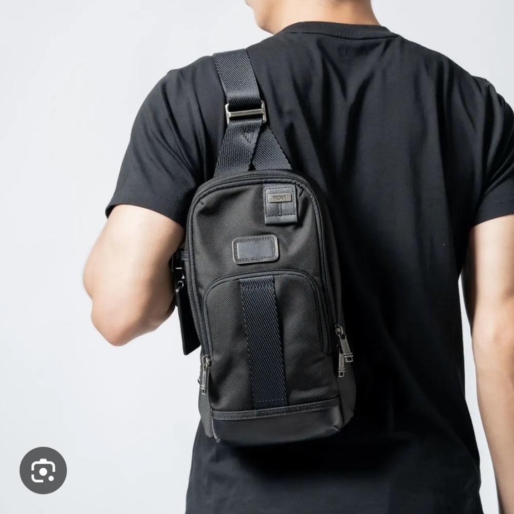 NWOT Tumi FIFE Slim Sling Bag